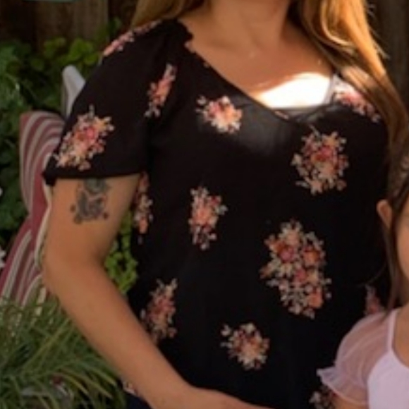 Rewind black floral blouse size L juniors - Picture 10 of 10